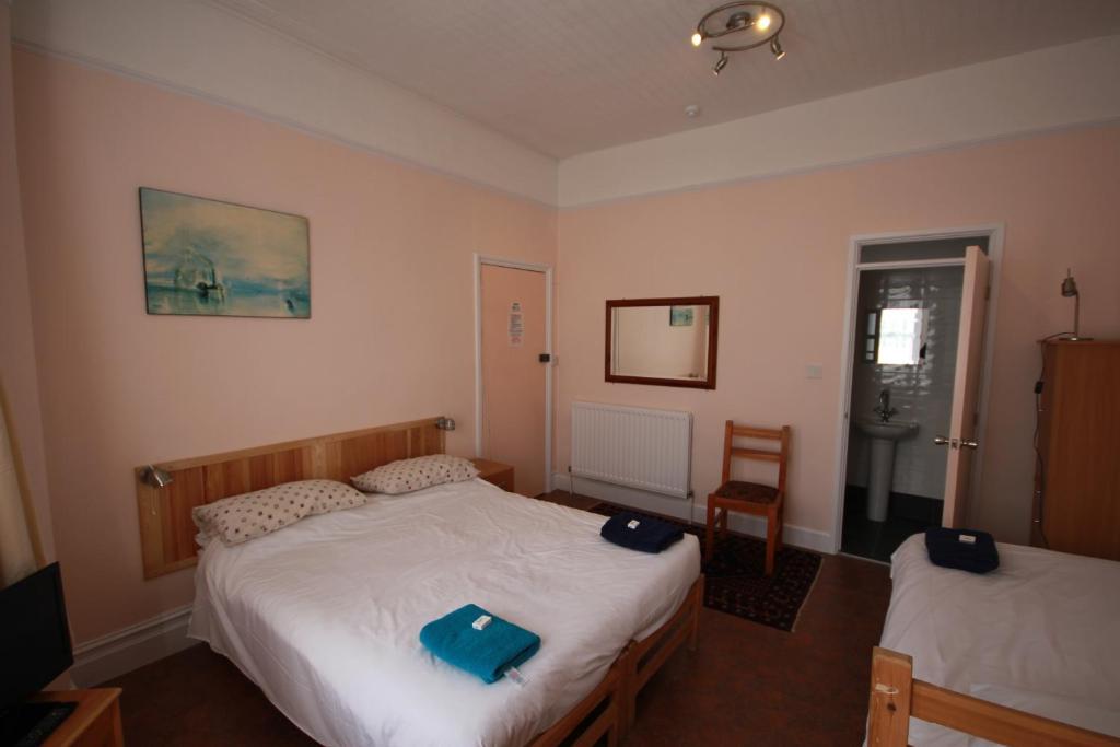 Dolphins Hotel Борнмът Стая снимка